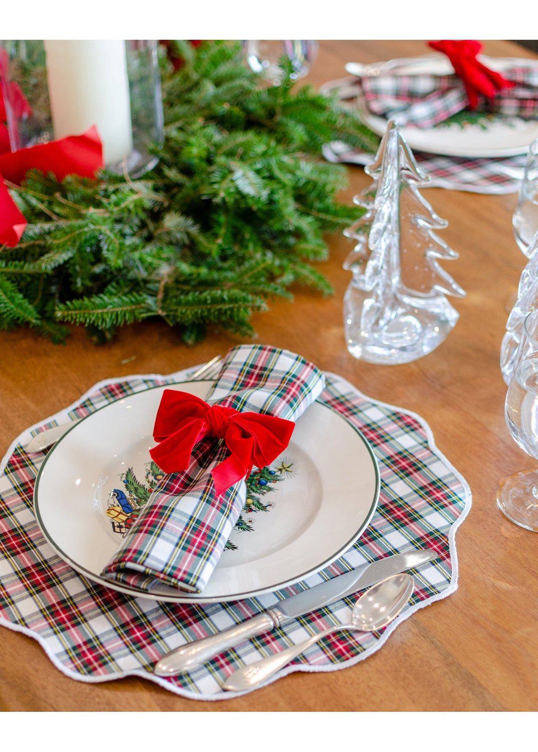 Placemat - Scalloped Edge White Plaid